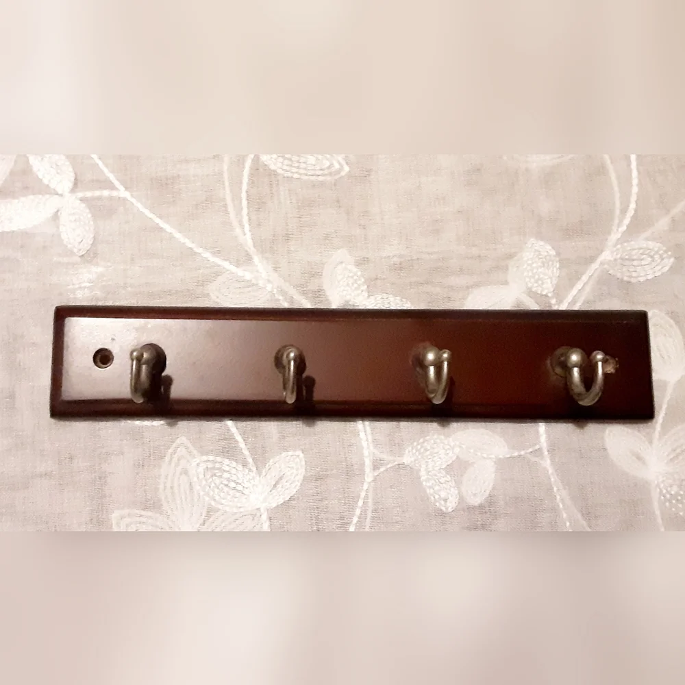 4-hook Key Rack Organizer - Picture 3 of 4